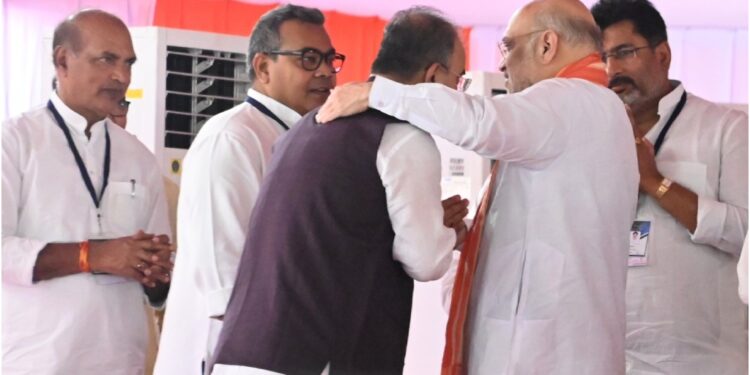 Amit Shah’s Warm Gesture Towards Mangal Pandey Triggers Political Buzz in Bihar