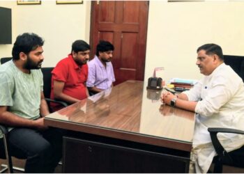 Roshan Anand Seeks Justice After Brother’s Death, Meets Sanjay Jha to Demand Fair Investigation