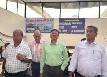East Central Railway GM Inspects Patna–Koderma Rail Section, Reviews Coal-Loaded BOBR Rake Operations in Gurpa Ghat