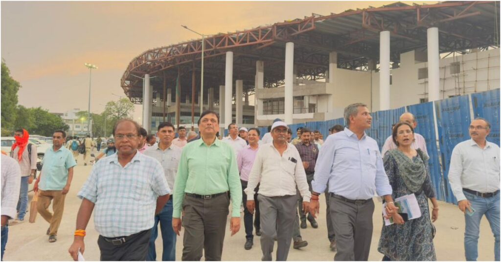 East Central Railway GM Inspects Patna–Koderma Rail Section, Reviews Coal-Loaded BOBR Rake Operations in Gurpa Ghat