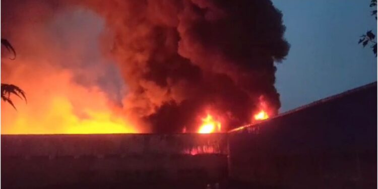 Patna Administration Orders Fire Safety Audit of Industrial Units After Oil Factory Blaze, Deploys 27 Teams