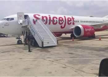 SpiceJet Flight Suffers Tyre Burst During Landing at Darbhanga Airport; All Passengers Safe