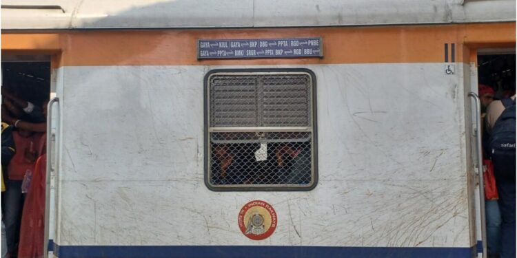Darbhanga–Patliputra MEMU Intercity to Halt at Bajpatti and Dumra, Offering Relief to Passengers
