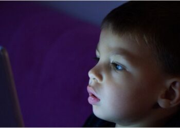 Rising Screen Time Threatens Child Development, Experts Warn of Long-Term Health Risks
