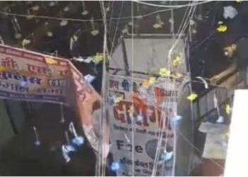 Khan Sir Coaching Dispute: New Video Raises Questions Over First Poster-Tearing Incident in Patna