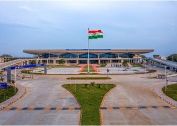 Alleged Molestation of Young Woman at Patna Airport; Accused Detained and Police Record Witness Statements
