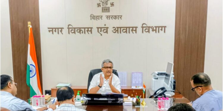 Nitish Mishra Orders Fast-Track Disposal of Grievances, Warns of Strict Action Against Erring Officials