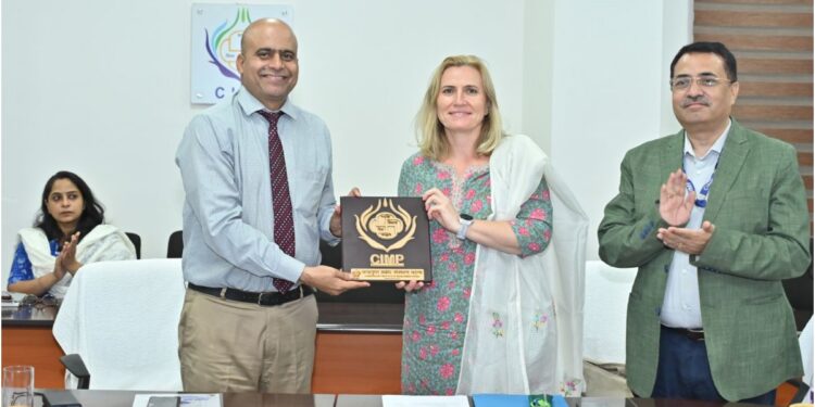 UNICEF and CIMP Host Media Dialogue on Climate Change, WASH and Community Resilience in Bihar