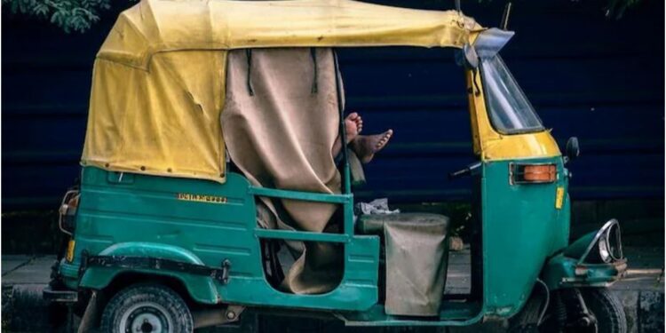 Magadh Mahila College Student Escapes Alleged Abduction Attempt by Jumping from Moving Auto in Patna