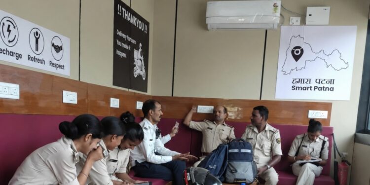Police Allegedly Occupy Patna’s AC Lounges Meant for Gig Workers, Viral Photos Raise Questions