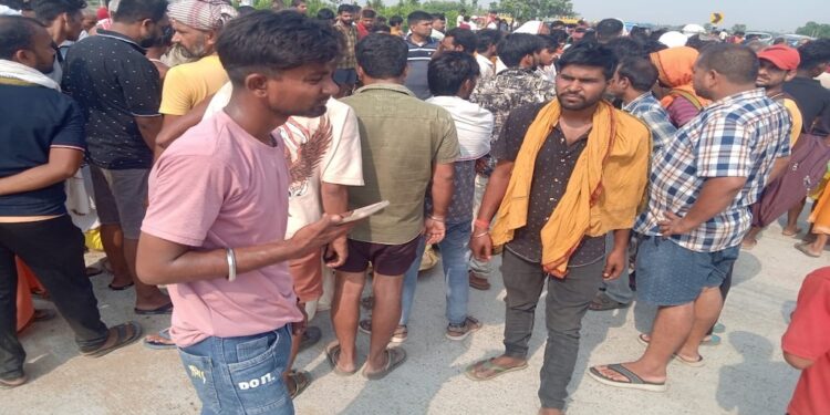 Bhojpur Encounter Sparks Outrage: Villagers Block Ara–Buxar Highway After Youth’s Body Reaches Home