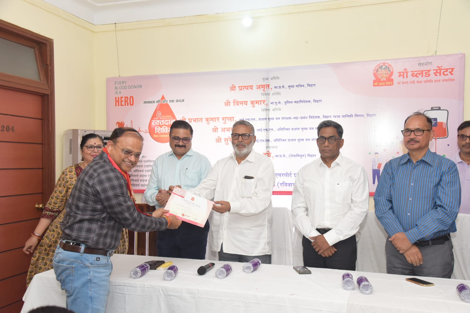 Bihar Officers Donate Blood At World Blood Donor Day Camp In Patna