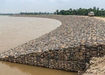 Kosi River Swells in Bhagalpur After Nepal Rainfall, 6 Barrage Gates Opened as Vigil Rises
