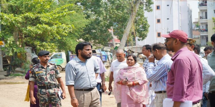 Patna’s Dark Roads Set to Shine: PMC Reviews Street Light Repairs, Drain Cleaning and Road Works