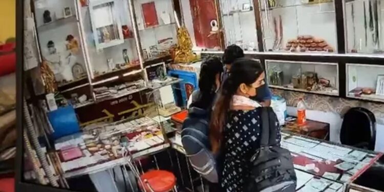 Two Girls Accused Of Attempted Jewellery Shop Robbery In Patna Told Police They Learnt Tactics From YouTube Videos