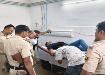 Police Team Attacked During Anti-Drug Raid in Patna; Two Officers Shot While Pursuing Suspected Smugglers