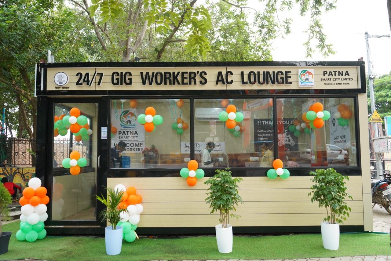 Minister Nitish Mishra Inspects Patna's New AC Lounges For Gig Workers, Calls Welfare A Government Priority