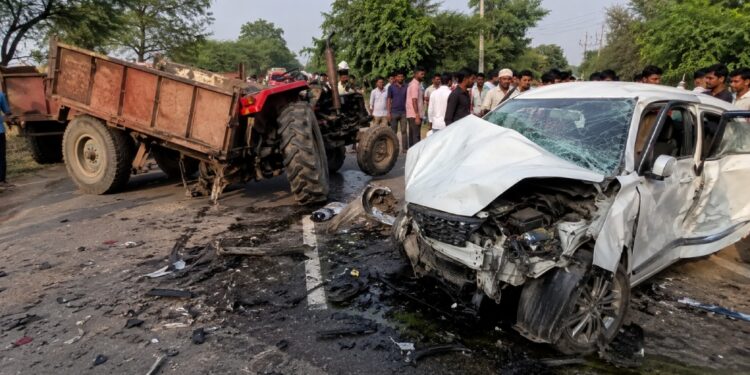 Three Women Killed in Aurangabad Road Accident as Car Collides with Tractor Near Daudnagar