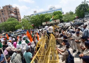 Bihar Police SI Aspirants Protest In Patna Over Alleged Paper Leak, Seek Cancellation Of Exam