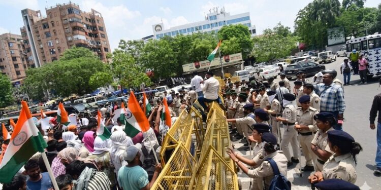 Bihar Police SI Aspirants Protest In Patna Over Alleged Paper Leak, Seek Cancellation Of Exam