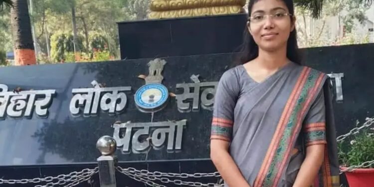 BPSC 70th Topper Shraddha Pandey Secures First Rank; UPPSC Officer Now Set to Become SDM in Bihar