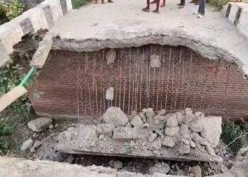 West Champaran Bridge Collapse Leaves 10 Villages Isolated, Residents Furious