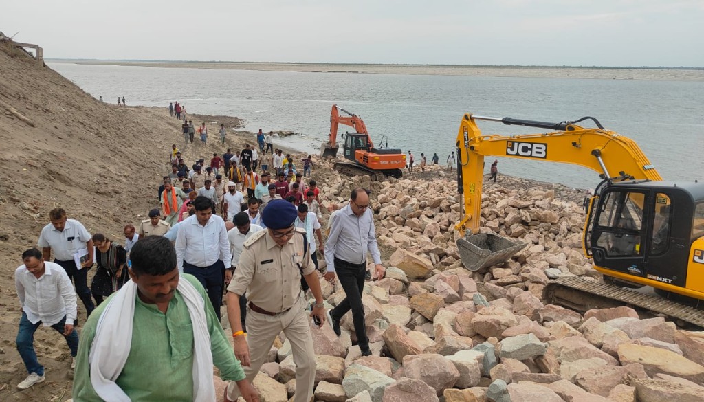 Bhojpur Villages on Alert as Ganga Erosion Continues; Govt Orders Faster Protection Works