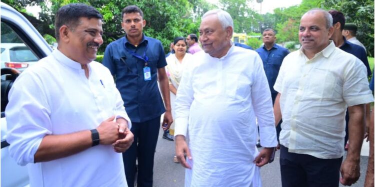Nitish Kumar Makes Unannounced Visit to JD(U) Office, Asks State President to Hold Meetings in Open Area