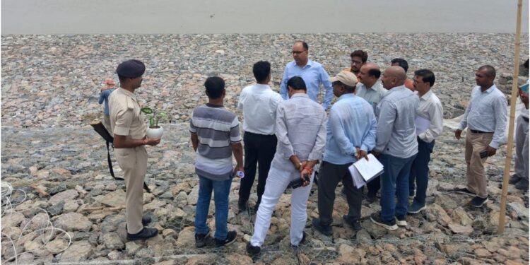 Water Resources Secretary Inspects Flood Protection Works in Saran and Vaishali, Sets Deadlines for Anti-Erosion Projects
