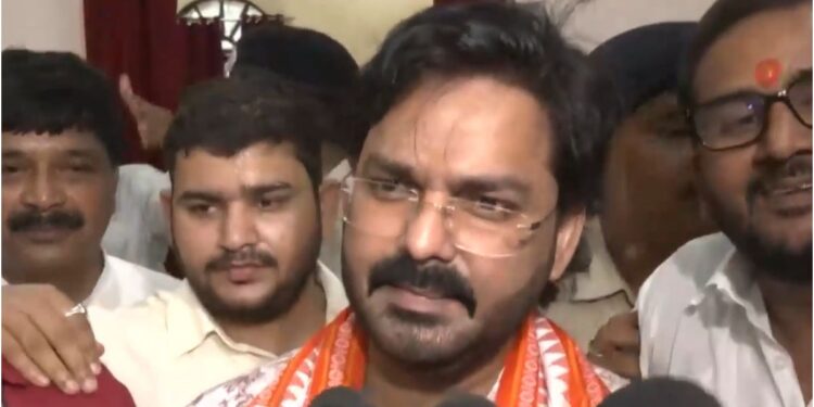 Pawan Singh Seeks Film City for Bihar After Taking Oath as MLC, Calls for Support to Young Artists
