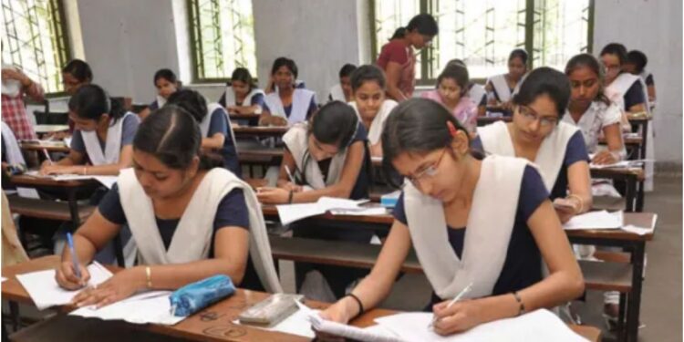 Bihar Intermediate-Pass Female Students to Receive Rs 25,000 Under Kanya Utthan Yojana; Rs 700 Crore Released