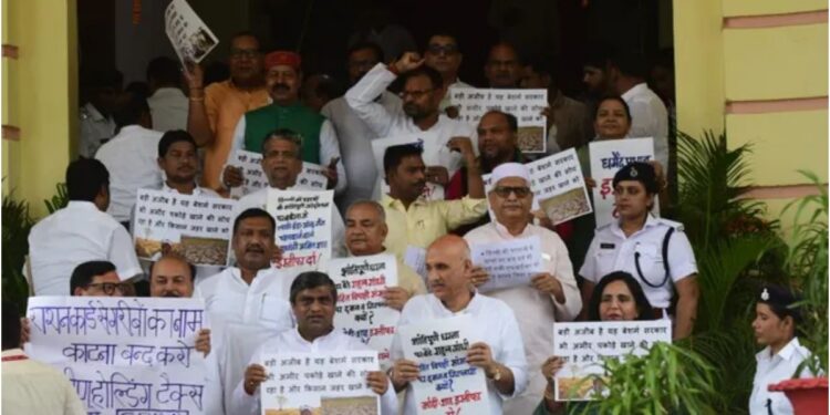 Bihar Assembly Sees Opposition Protest Over Detention of Rahul Gandhi and Other Leaders in Delhi