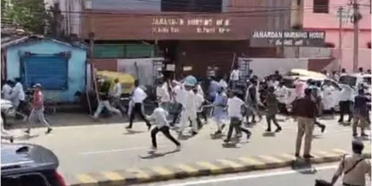 Congress, BJP Workers Clash Outside Sadaqat Ashram In Patna, Stone-Pelting Leaves Several Injured