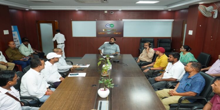 PMC Orders Night Sanitation Drive, Warns Of FIRs Against Those Disrupting Waste Collection During Strike