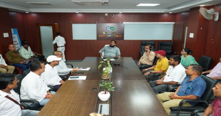 PMC Orders Night Sanitation Drive, Warns Of FIRs Against Those Disrupting Waste Collection During Strike