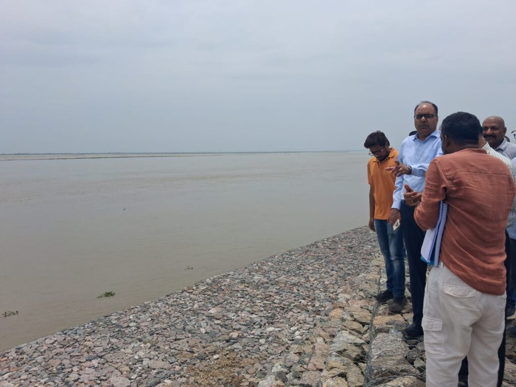 Water Resources Secretary Inspects Flood Protection Works in Saran and Vaishali, Sets Deadlines for Anti-Erosion Projects