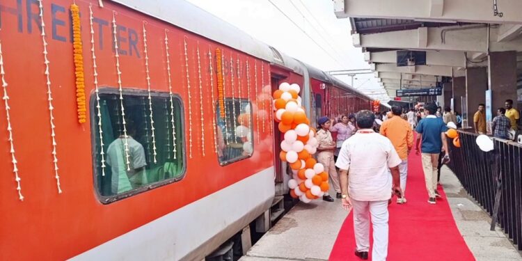 From Patna to Somnath: Bihar Flags Off Special Pilgrimage Train With 1,100 Devotees