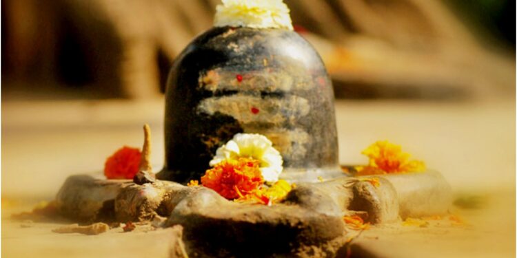 Patna City’s Chauk Police Station Shiva Temple Continues 124-Year-Old Tradition of Faith During Sawan
