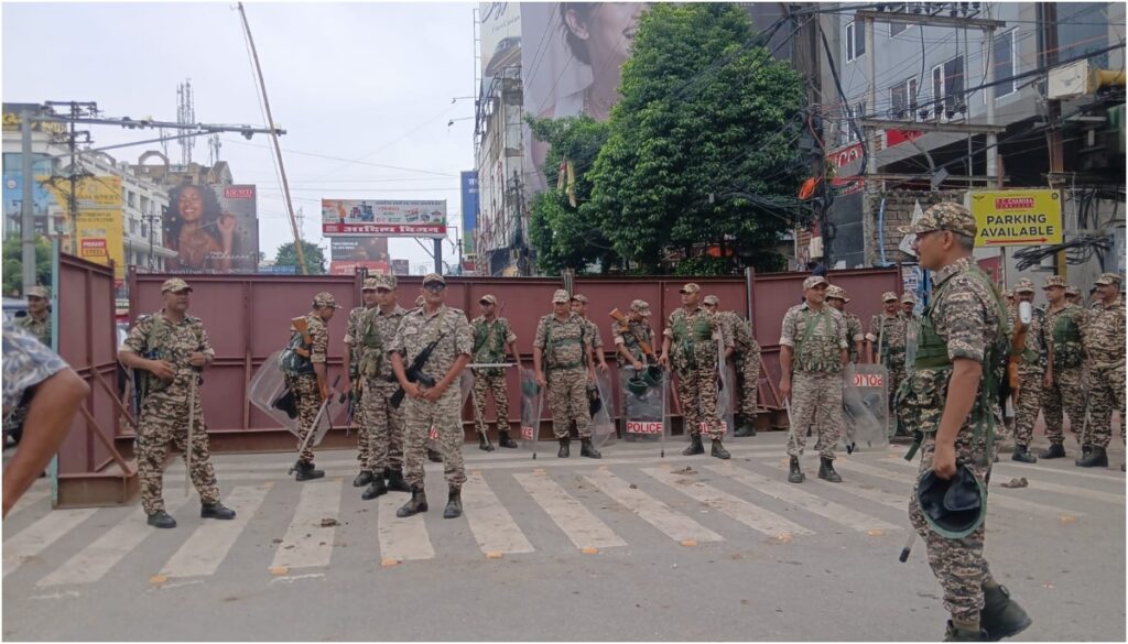 Patna Police Deploy Armoured Vehicles, Tear Gas And Iron Barricades For BPSC Protest
