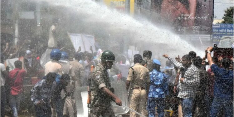 BPSC TRE 4 Protest: Water Cannons Fired As Student Takes A Shampoo Bath Amid Police Action