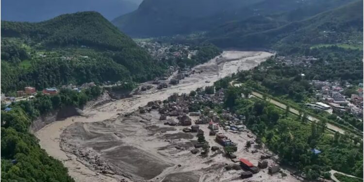 Nepal Floods Trigger High Alert in Bihar as Gandak Water Levels Rise, NDRF Teams Deployed and Vulnerable Districts Placed Under Vigilance