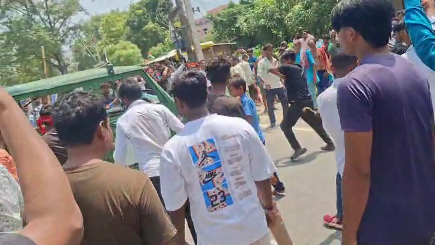 Tiger Kills Farmer In Bagaha, Villagers Vandalise Forest Department Vehicle