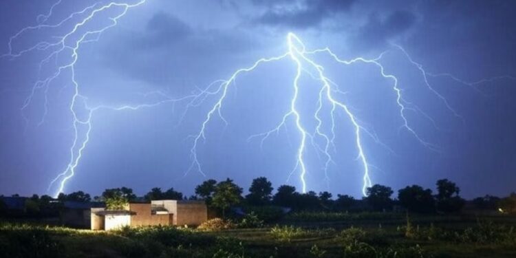 Bihar Lightning Tragedy: Five Killed, Seven Injured As Thunderstorms Strike Banka; Father and 7-Year-Old Son Among Victims