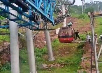 Rajgir Ropeway Rescue: Pilgrims Stranded Mid-Air After Technical Snag During Bad Weather