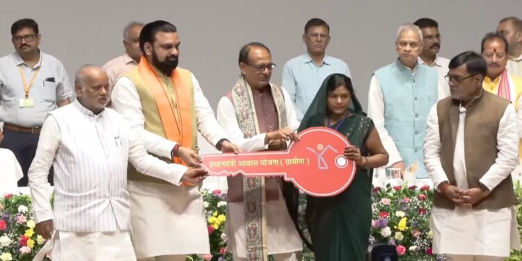 11 Lakh Poor Families In Bihar To Get Permanent Homes; 2.35 Lakh Houses Receive Grih Pravesh