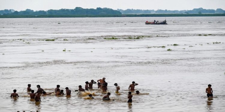 Patna’s Marine Drive Vendors Plan Return to JP Ganga Path as Rising Ganga Water Threatens Livelihoods