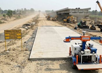 Darbhanga Road Projects Under Scanner: Minister Orders Faster Work, Warns Negligent Agencies of Debarment
