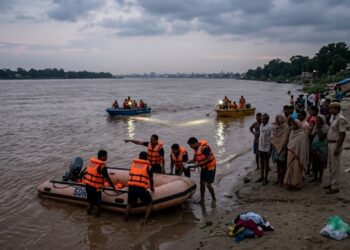 Three Class 11 Students Feared Drowned in Ganga Near Patna; Search Operation On