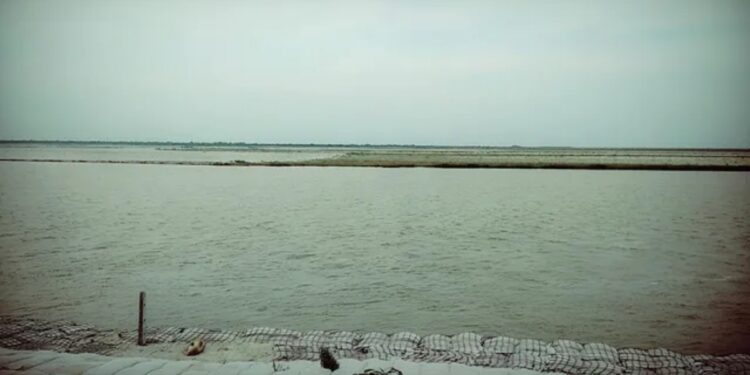 Ganga Water Level Rises in Patna: Roads at Mahavir Ghat Submerged, SDRF and NDRF on Alert