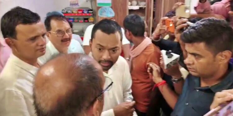 Bihar Health Minister Nishant Kumar Finds Doctors Absent During Surprise Sitamarhi Hospital Inspection; Seeks List of Missing Staff